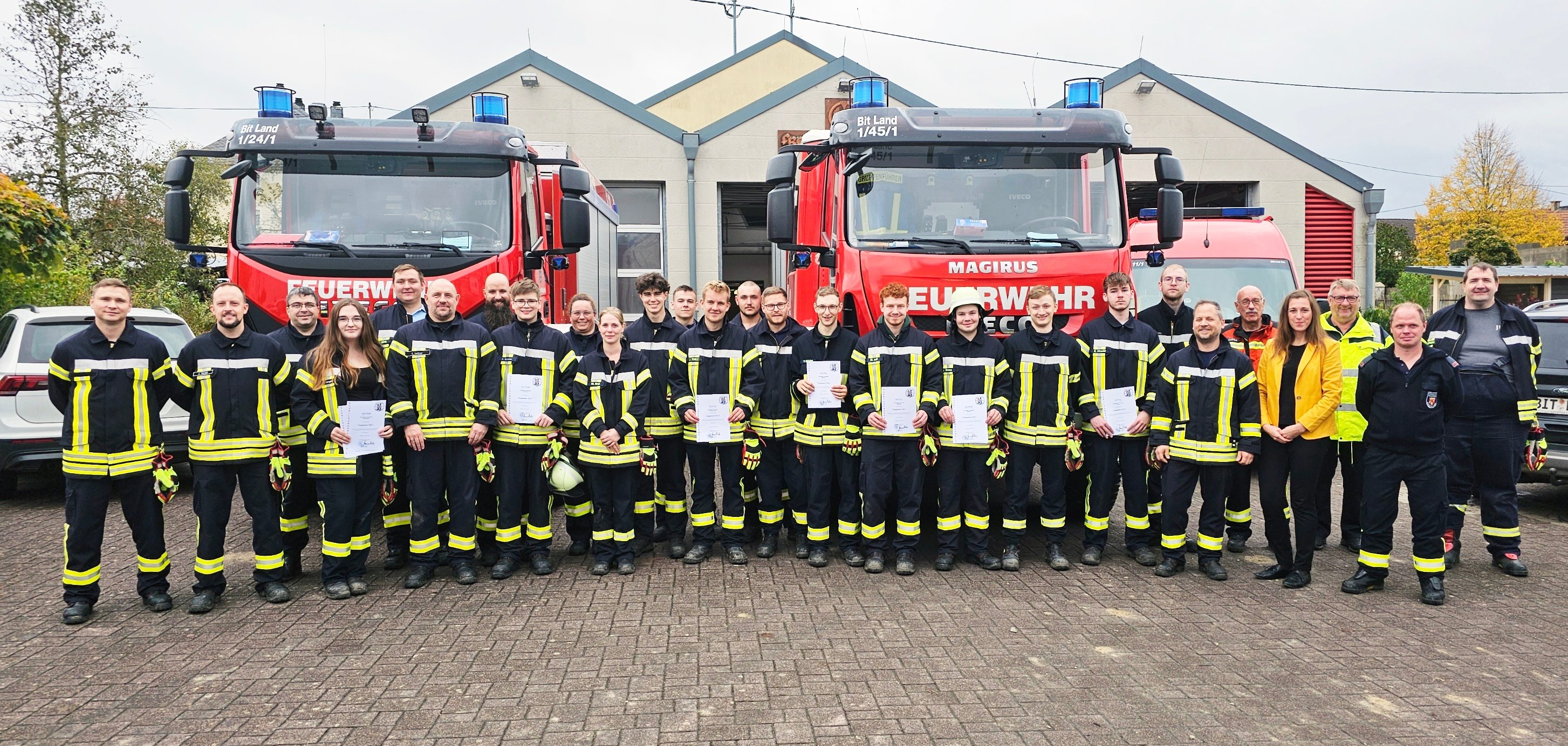 Teilnehmerinnen und Teilnehmer des Grundlehrgangs.