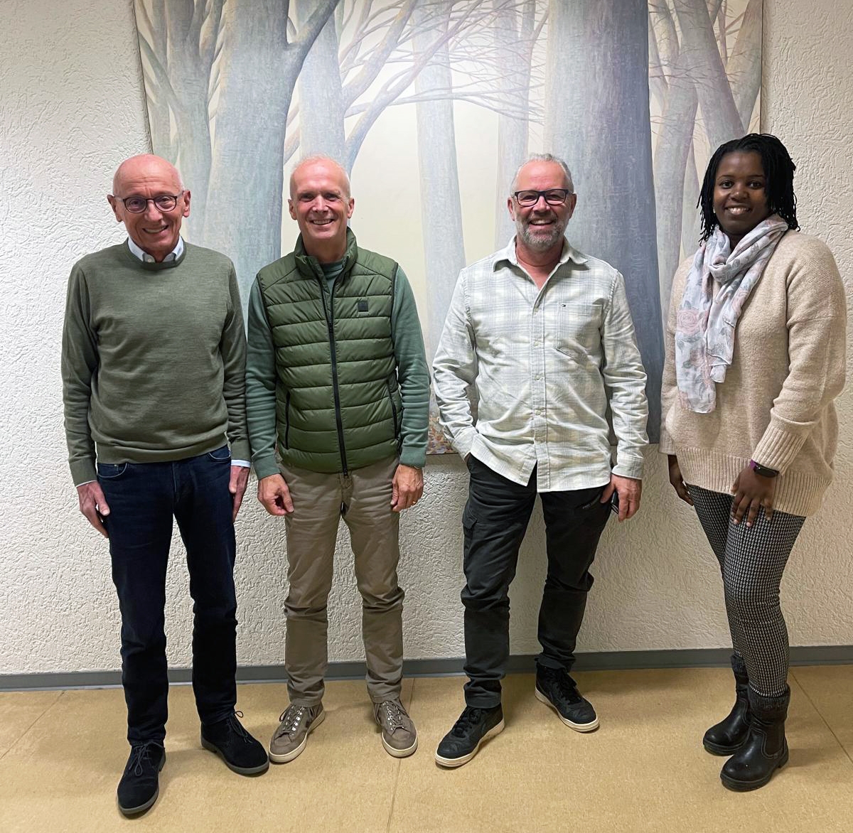 v.l.: Rainer Wirtz (Erster Beigeordneter der VG), die Bachpaten Frank Gansen und Wolfgang Ullmann sowie Cynthia Kamau (VG). 