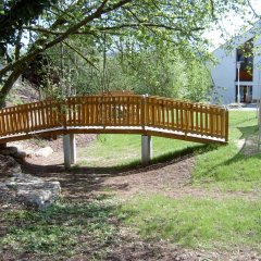 Holzbrücke am Kindergarten