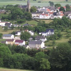 Fernblick auf Biersdorf mit der Kirche
