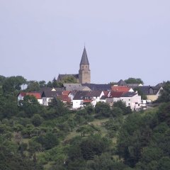 Fernblick auf Biersdorf mit der Kirche