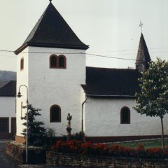 Kapelle in Brecht mit einem Turm