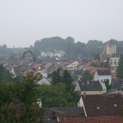 Blick auf die Ortsgemeinde Dudeldorf mit den Stadttoren