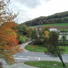 Blcik auf die kleine Gemeinde aus Richtung Kapelle