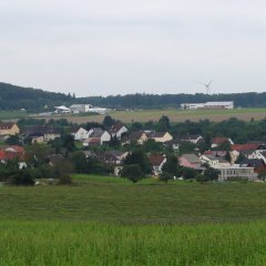 Blcik über Fließm auf das Gewergebiet