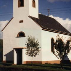 einstöckige Kapelle mit Turm