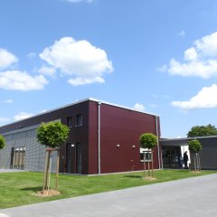 Neue Gemeindehalle -Konrad-Adenauer-Halle- an der ehemaligen Hauptschule