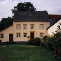 renoviertes zweistöckiges Bauernhaus