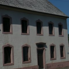 altes Bauernhaus in der Ortsmitte