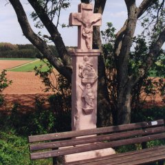 alleinstehendes Wegekreuz