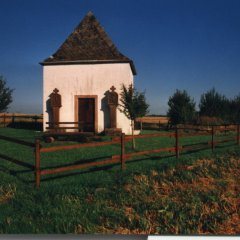 schlichte Kapelle am Wegesrand