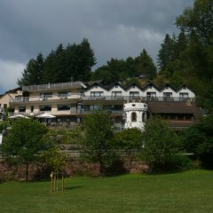 großzügiges Hotel am Ortsausgang